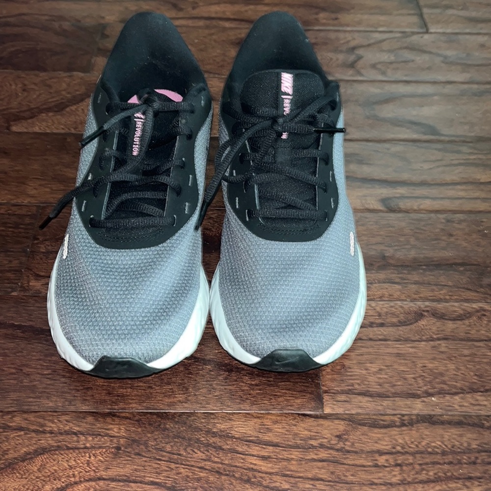 Womens Nike Revolution 5